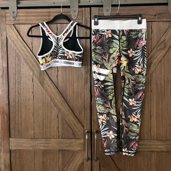 Stronger Vietnam Floral Print Active Leggings and Sport Bra Set Size Medium - Picture 7 of 9